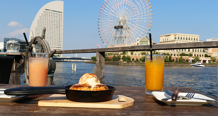 併設カフェヘミングウェイ横浜